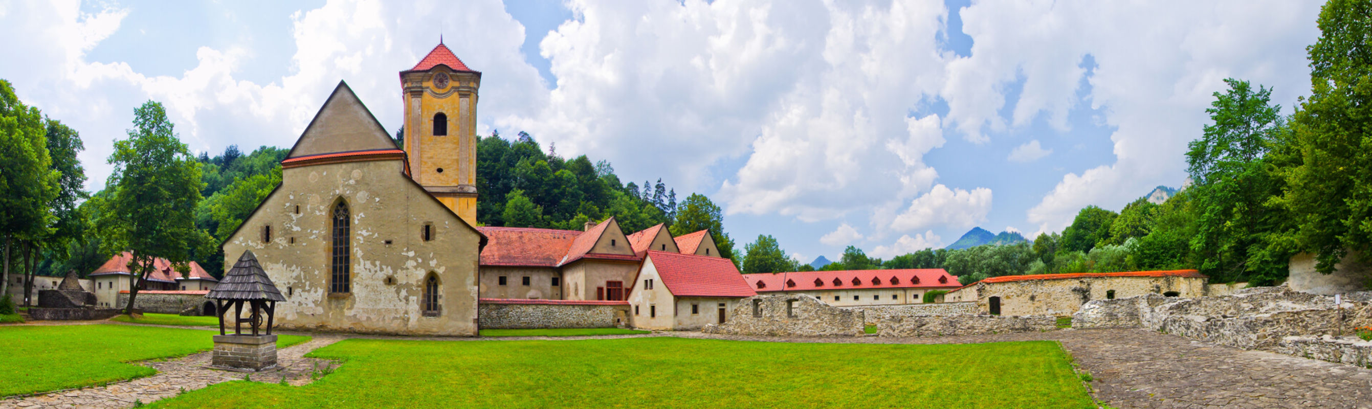 Kesmark Voroskolostor csm Cerven