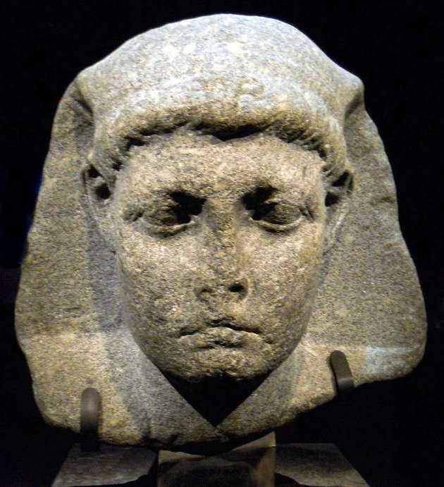 Kaiszarion fejszobra